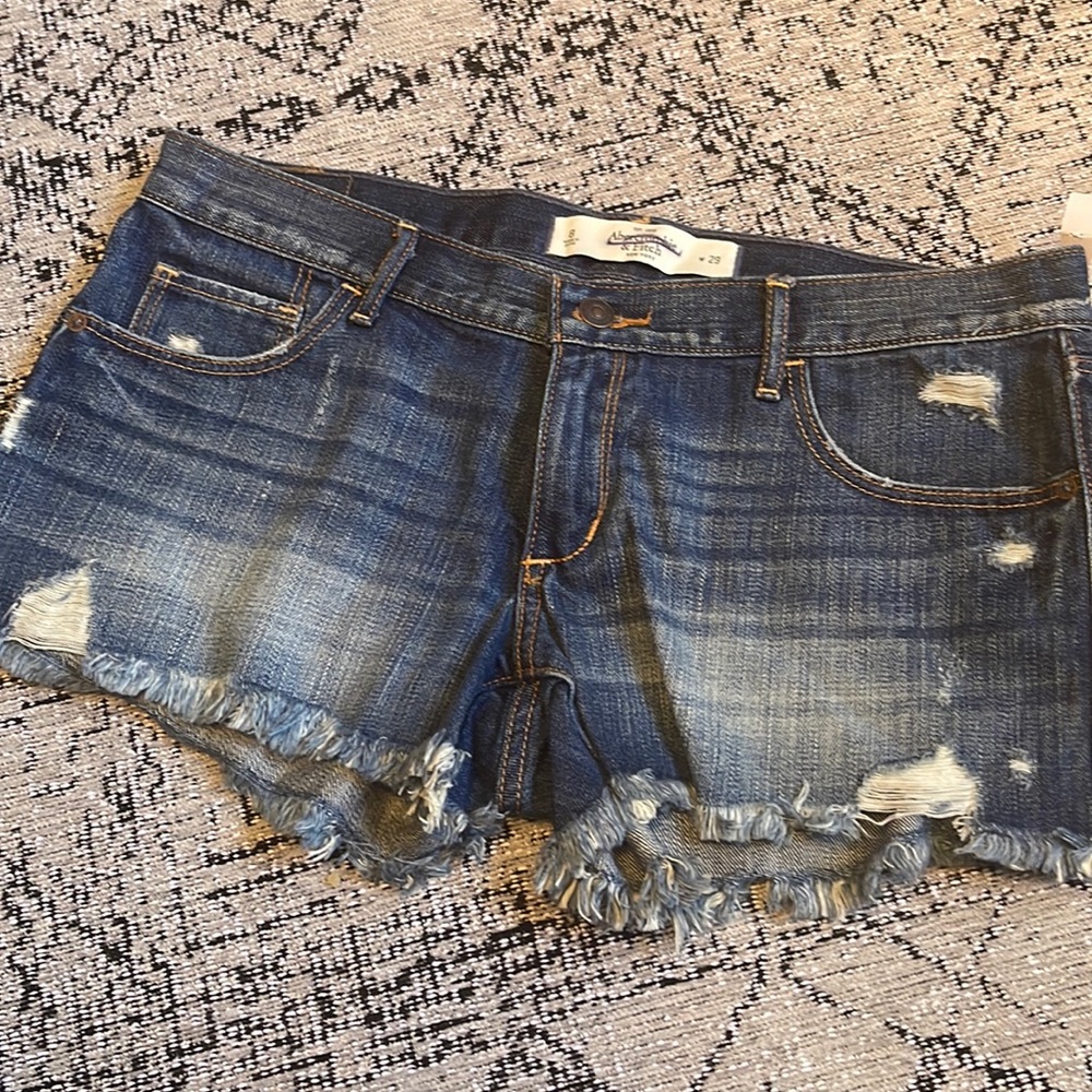 Cute summer mid rise Abercrombie shorts